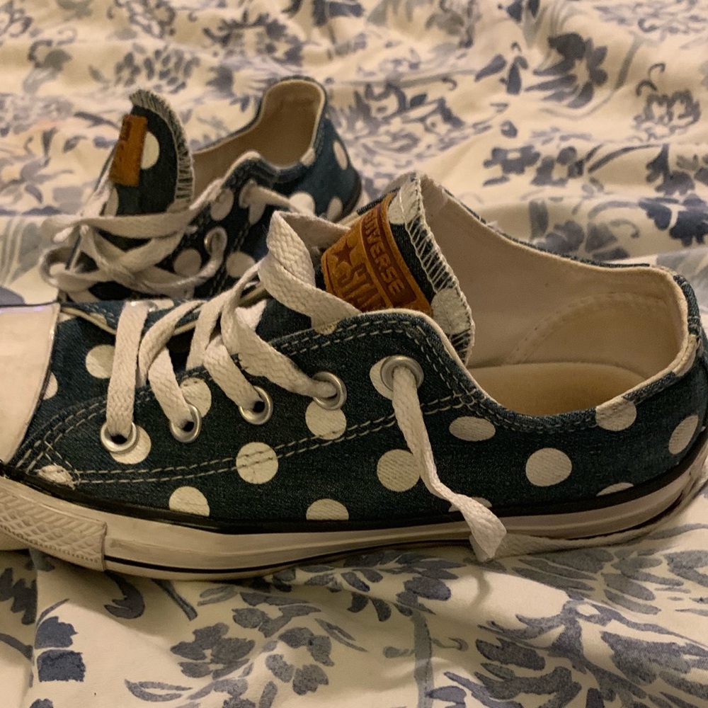 Adorable polka dot converse- slightly used! Sz 5